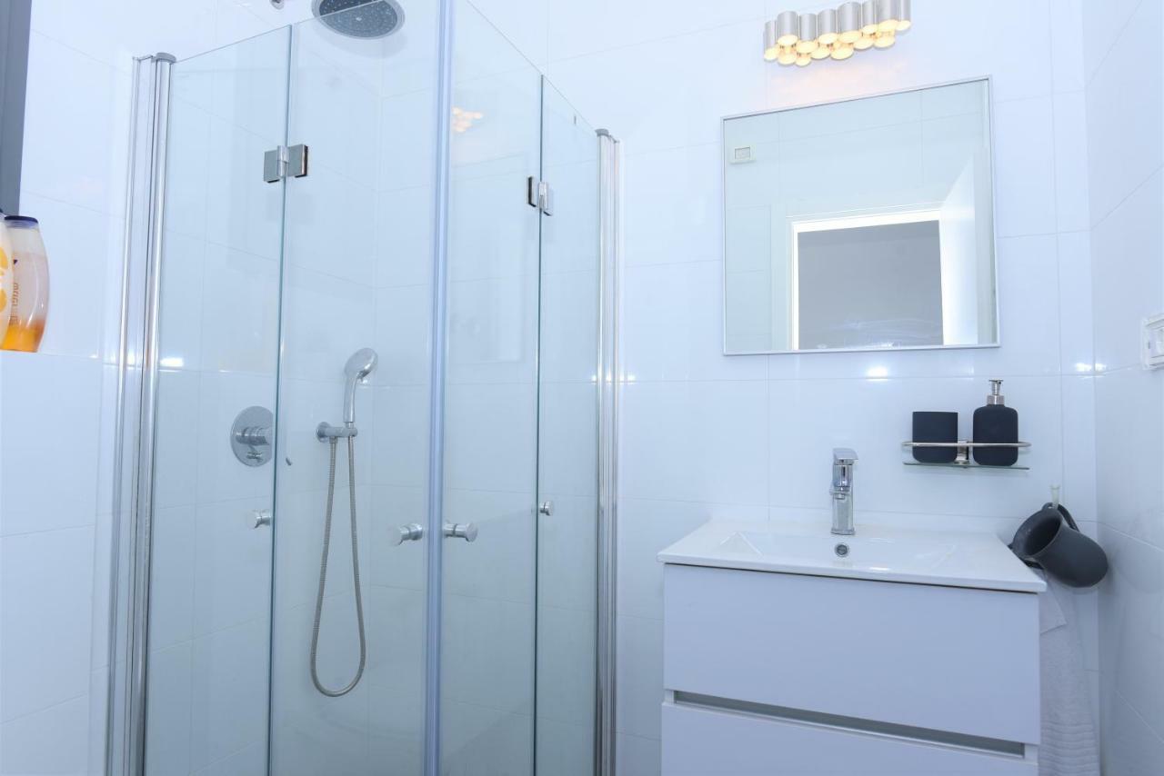 Aristone Luxury Apartment Tiberias Exterior photo
